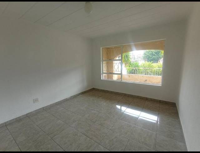 2 BEDROOM APARTMENT FOR SALE IN FLORIDA LAKE